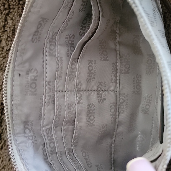 MK LARGE WRISTLET CLUTCH - Picture 4 of 6